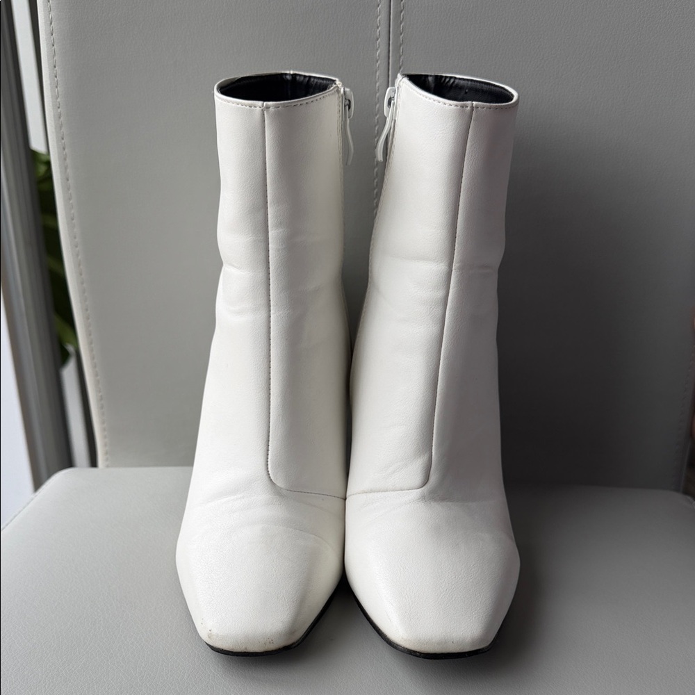 So me White Women's Leather Ankle Boots - Classic Zip Closure Size 7.5